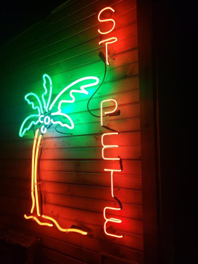 World Solo Travel'S Welcomed At St Pete Home セント・ピーターズバーグ エクステリア 写真
