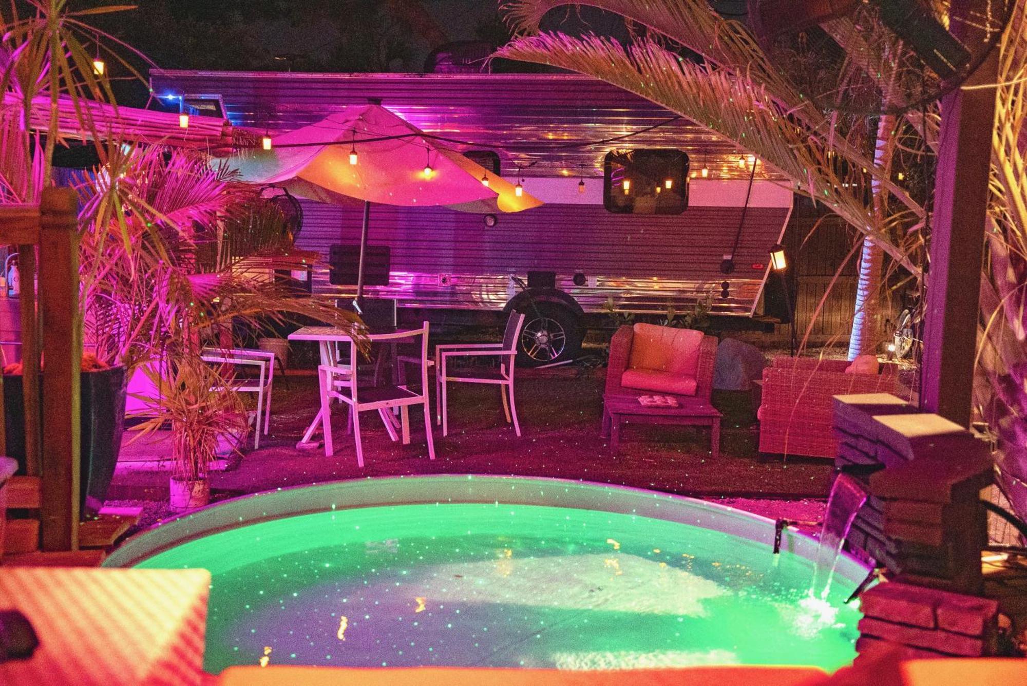 World Solo Travel'S Welcomed At St Pete Home セント・ピーターズバーグ エクステリア 写真
